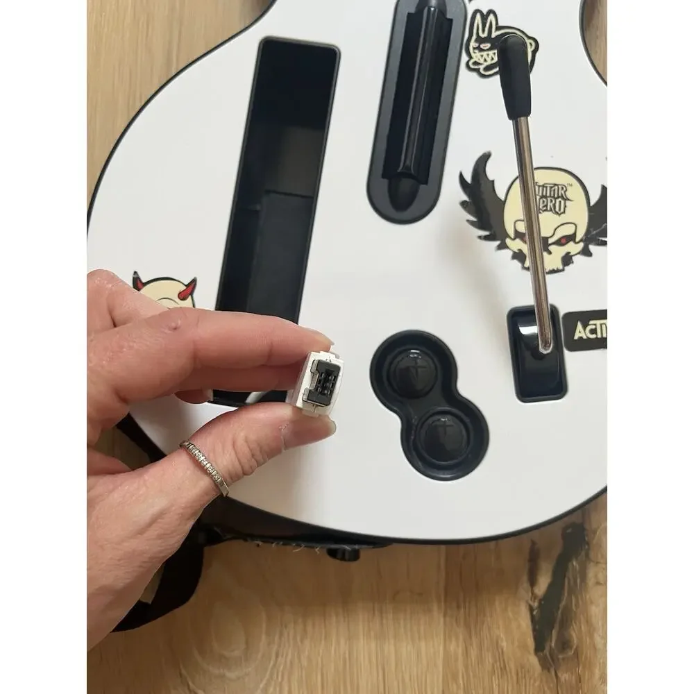 Wii Guitar Hero Gibson Les Paul White Wireless Guitar w/ Strap Back Cover WORKS